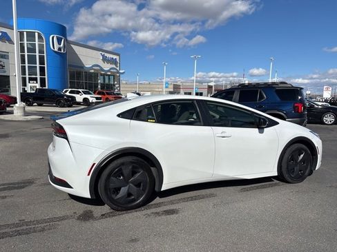 Used 2024 Toyota Prius LE image 3