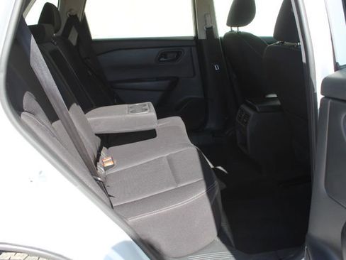 Used 2024 Nissan Rogue S image 31