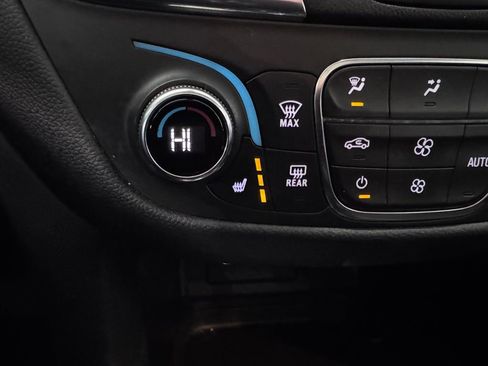 Used 2021 Chevrolet Equinox LT image 23