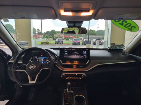 Used 2026 Nissan Altima 2.5 SR FWD image 11