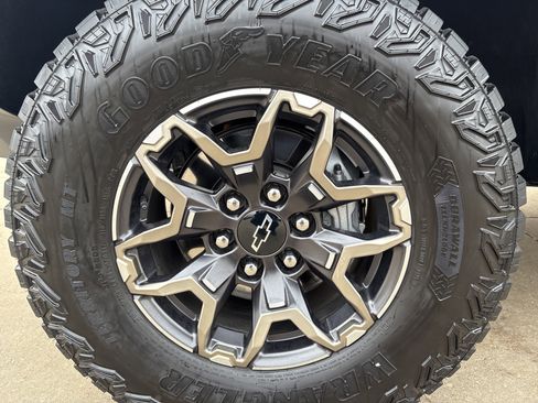 Used 2026 Chevrolet Colorado ZR2 w/ Technology Package image 9