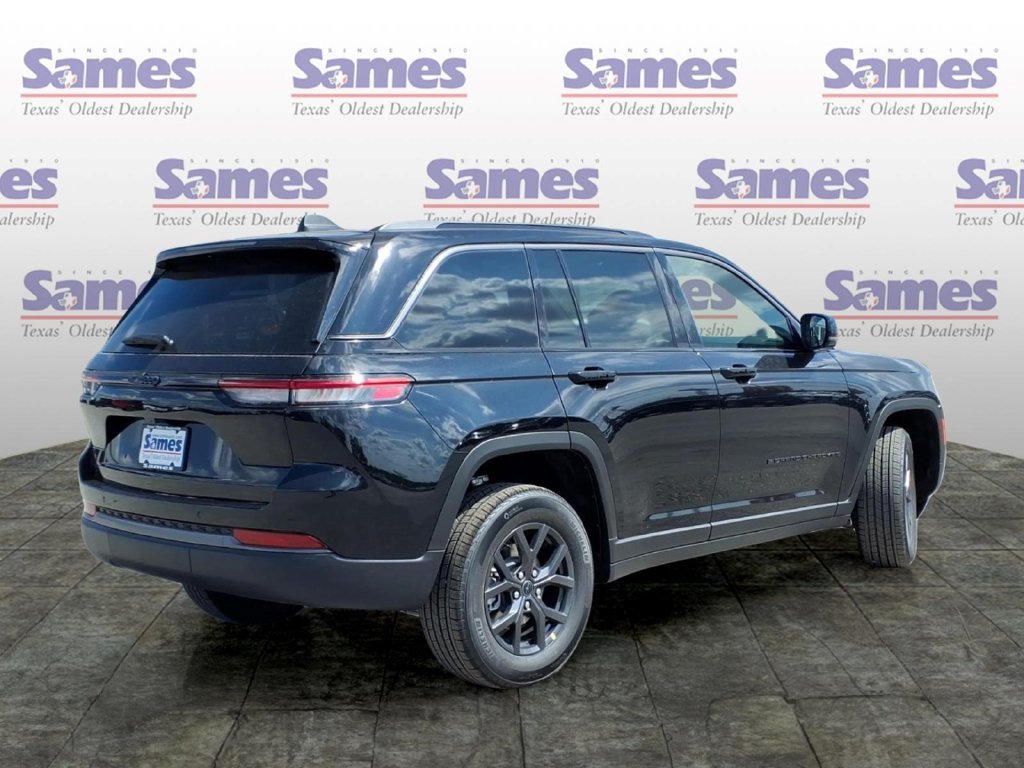 New 2027 Jeep Grand Cherokee Altitude RWD image 5