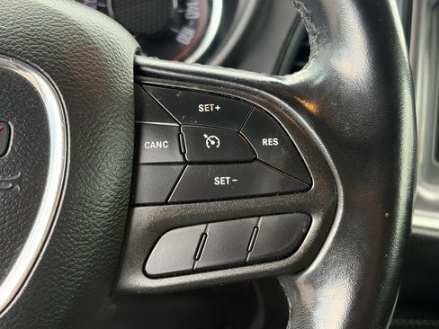 Used 2020 Dodge Challenger SXT RWD image 29