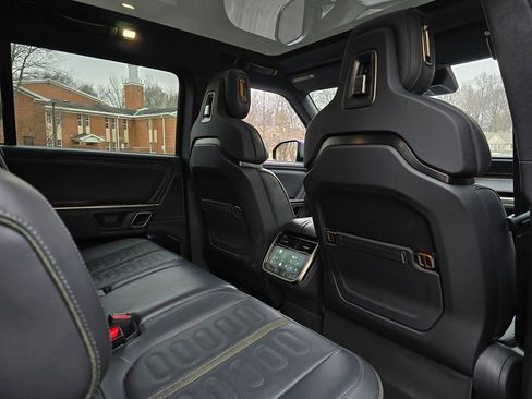 Used 2024 Rivian R1S Adventure image 27