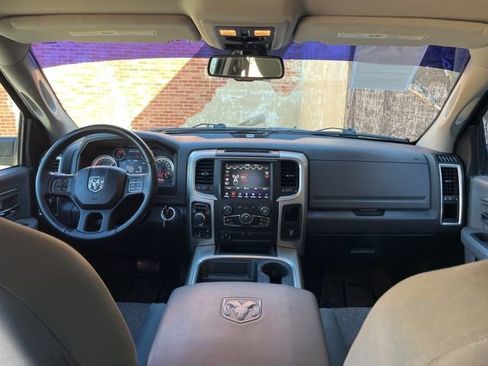 Used 2018 RAM 1500 SLT image 30