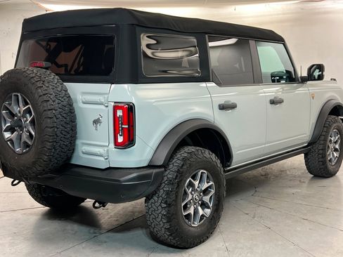 Used 2023 Ford Bronco Badlands image 6