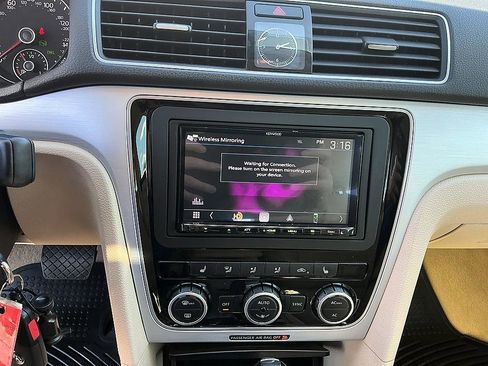 Used 2012 Volkswagen Passat 2.5 SE image 16