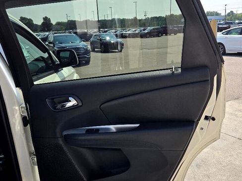 Used 2013 Dodge Journey SXT w/ Flexible Seating Group image 14