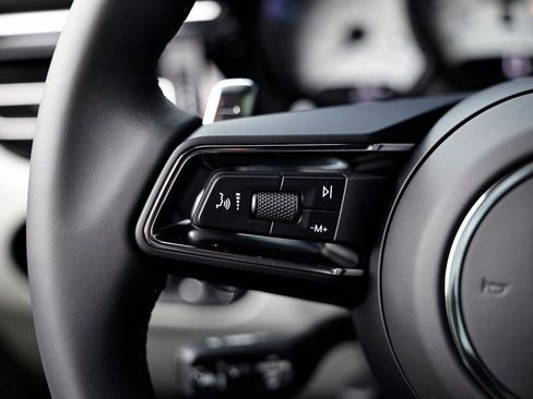 Certified 2026 Porsche Macan AWD/4WD image 36