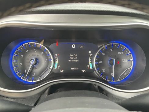 Used 2018 Chrysler Pacifica Limited w/ Advanced Safetytec Group FWD image 62