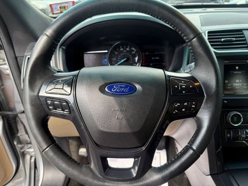 Used 2016 Ford Explorer XLT w/ Equipment Group 202A FWD image 12