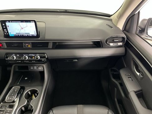 Certified 2025 Honda Pilot Touring image 16