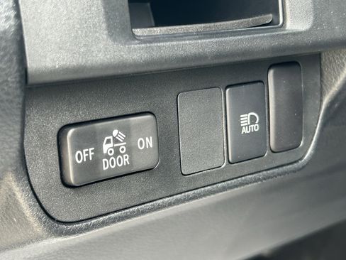 Certified 2018 Toyota Tacoma SR5 image 16