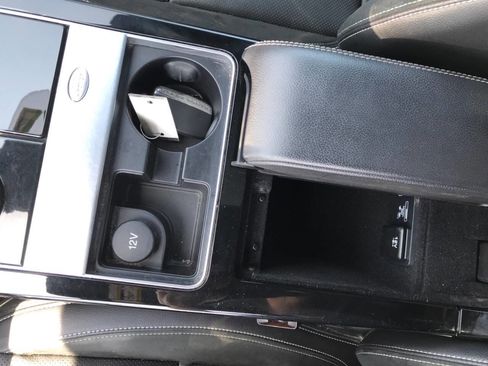 Used 2018 Land Rover Range Rover Velar R-Dynamic SE image 38