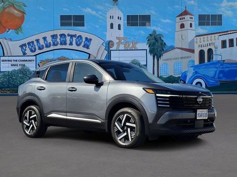 Used 2025 Nissan Kicks SV w/ Charging Package FWD image 1