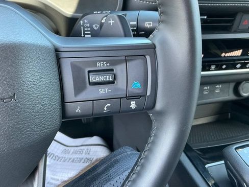 Used 2025 Nissan Rogue SV AWD/4WD image 27