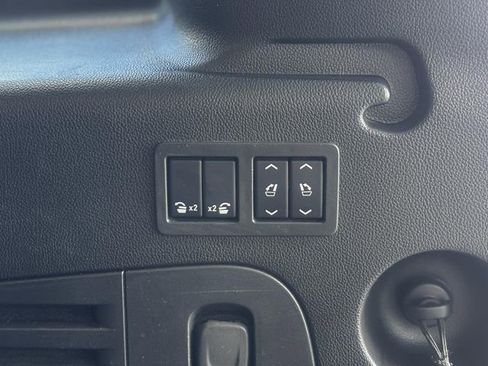 Used 2019 Chevrolet Suburban Premier image 12