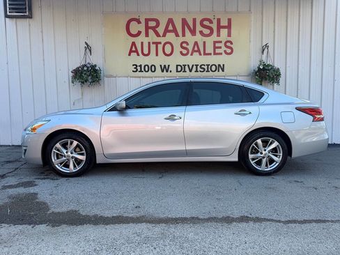 Used 2014 Nissan Altima 2.5 SV FWD image 6
