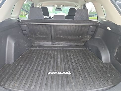 Used 2022 Toyota RAV4 LE AWD/4WD image 29
