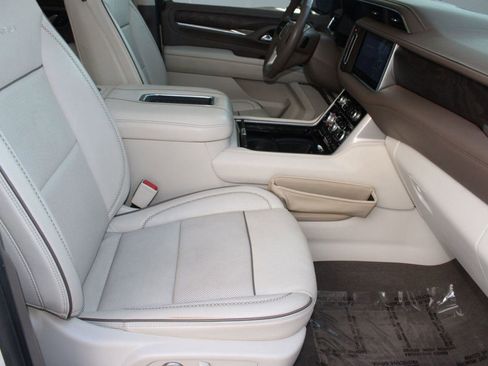 Used 2021 GMC Yukon Denali w/ Denali Premium Package image 34