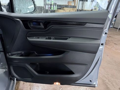 Used 2025 Honda Odyssey Touring image 16