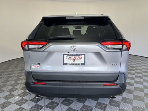 Used 2021 Toyota RAV4 XLE Premium FWD image 5