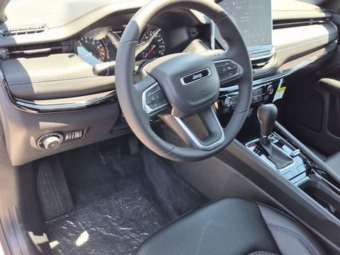 Used 2026 Jeep Compass Latitude AWD/4WD image 21