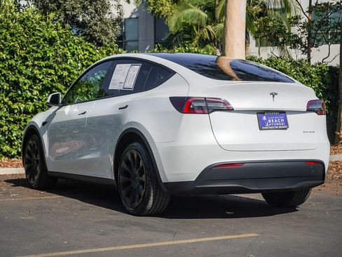 Used 2023 Tesla Model Y Long Range AWD/4WD image 4