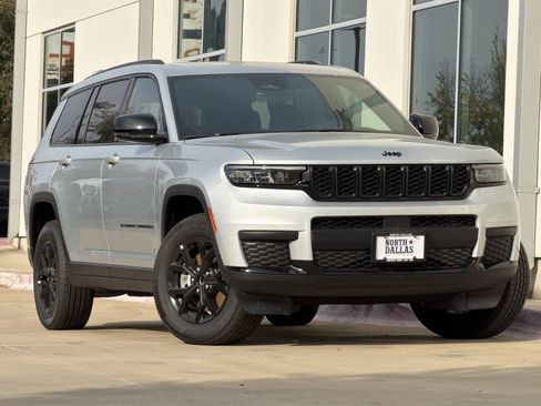 New 2025 Jeep Grand Cherokee L Altitude AWD/4WD image 2