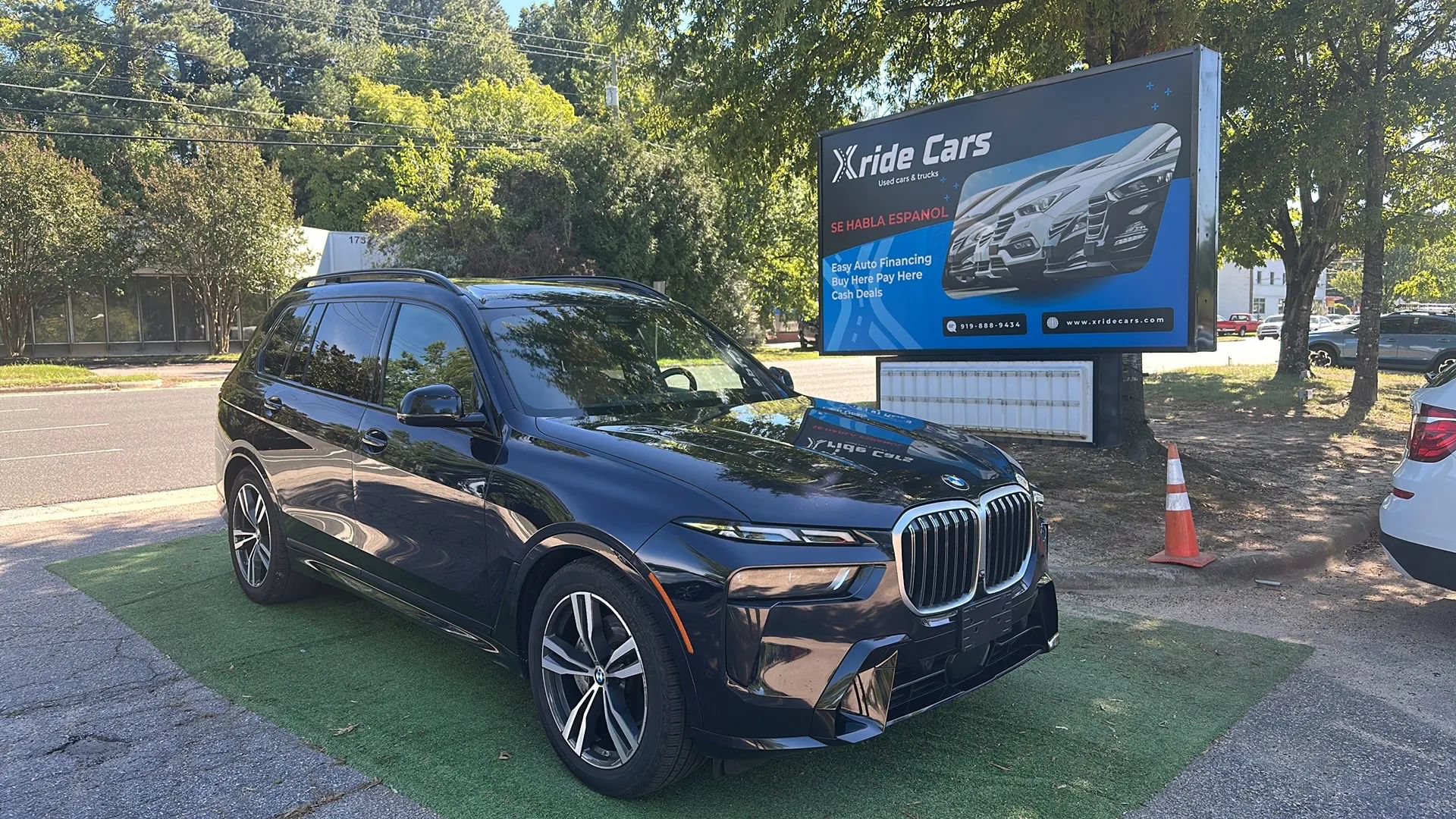Used 2024 BMW X7 xDrive40i w/ M Sport Package AWD/4WD image 1