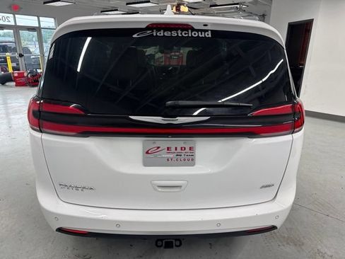 Used 2022 Chrysler Pacifica Pinnacle AWD/4WD image 12