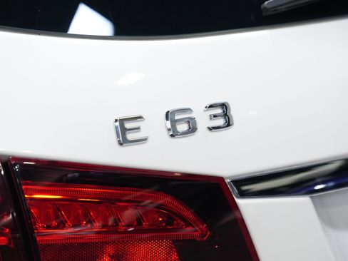 Used 2014 Mercedes-Benz E 63 AMG S-Model w/ Driver Assistance Package image 20