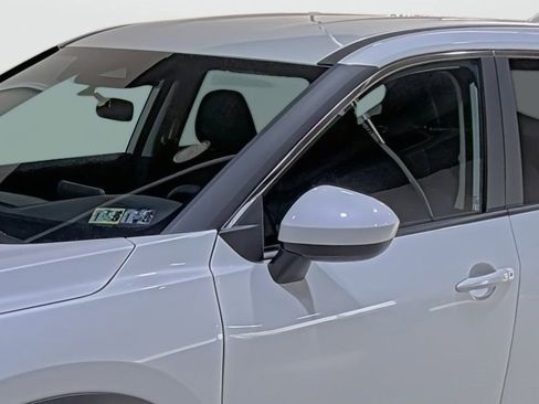 Used 2025 Nissan Rogue SV image 8