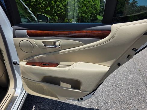 Used 2014 Lexus LS 460 w/ Comfort Package RWD image 35