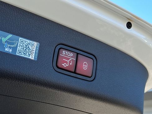 New 2026 Mercedes-Benz GLC 300 4MATIC image 23