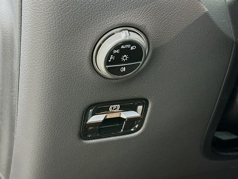 Used 2025 Mercedes-Benz GLC 300 4MATIC image 10