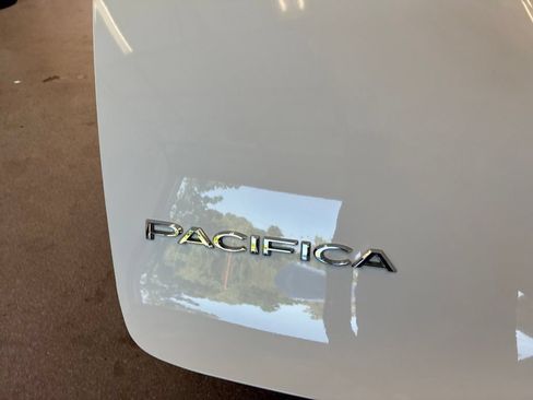 Used 2025 Chrysler Pacifica Select FWD image 21