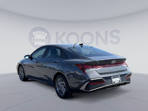 Certified 2024 Hyundai Elantra SEL FWD image 4
