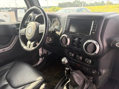 Used 2013 Jeep Wrangler Unlimited Sahara w/ Connectivity Group AWD/4WD image 4
