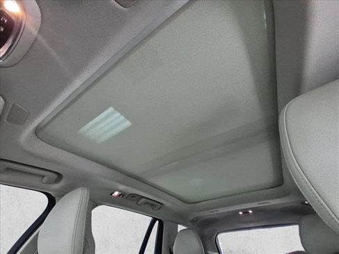 Used 2018 Volvo XC90 T6 Momentum w/ Convenience Package AWD/4WD image 16