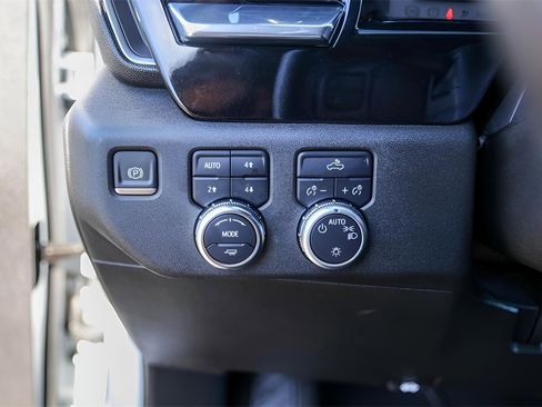 Used 2024 GMC Sierra 1500 SLE image 18