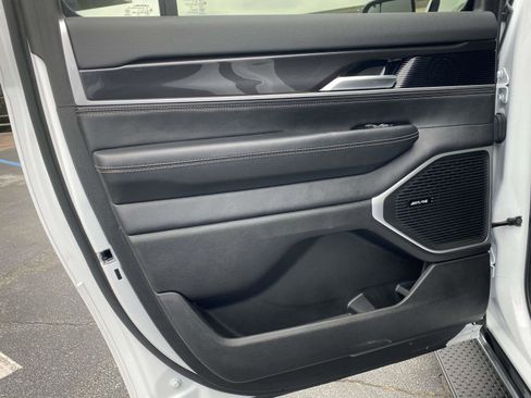 Certified 2024 Jeep Wagoneer L 2WD w/ Premium Group I image 16