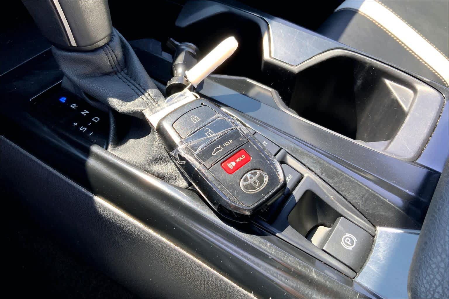 Used 2025 Toyota Camry SE FWD image 14
