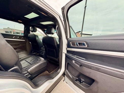 Used 2016 Ford Explorer XLT w/ Equipment Group 202A image 32