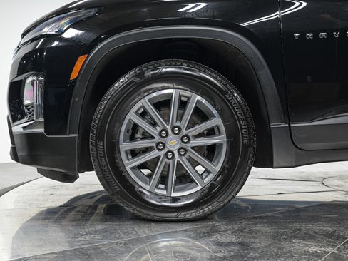 Used 2023 Chevrolet Traverse LT AWD/4WD image 3