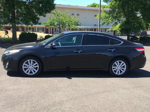 Used 2013 Toyota Avalon XLE FWD image 3