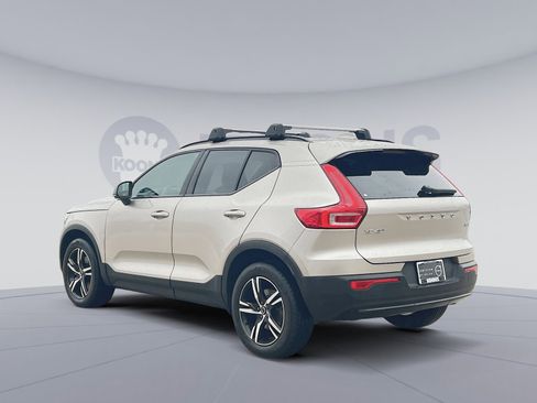Used 2023 Volvo XC40 B5 Plus image 4