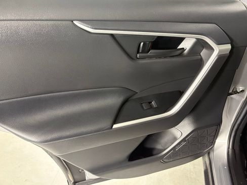 Used 2022 Toyota RAV4 LE w/ Carpet Mat Package (TMS) FWD image 32