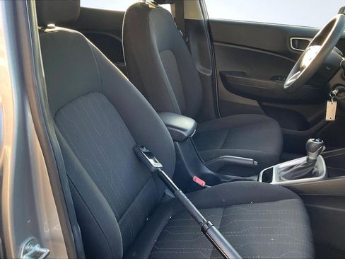 Used 2024 Hyundai Venue SE image 7