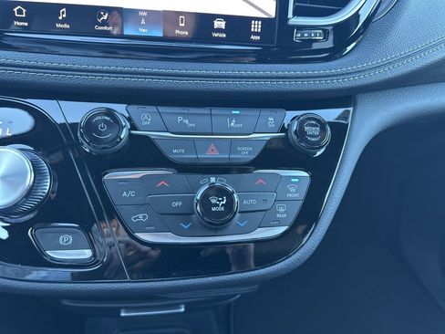 New 2026 Chrysler Pacifica Select image 68